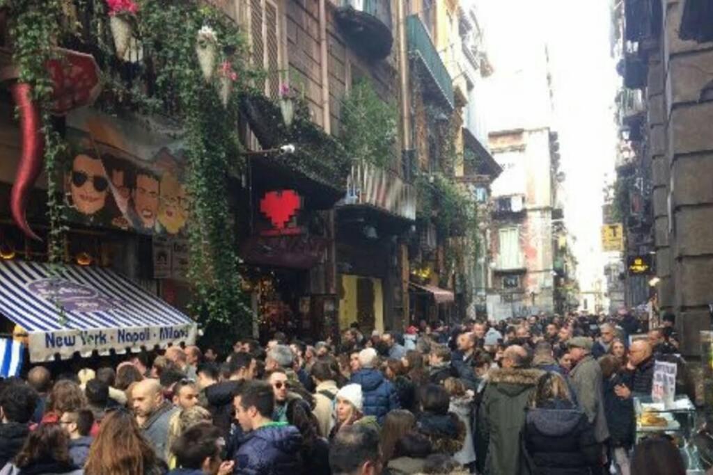Napoli Centro Storico Un Passo Da San Gennaro Apartment Luaran gambar