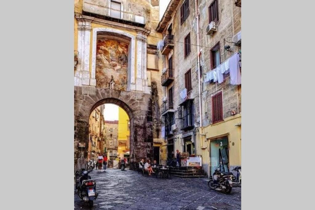 Napoli Centro Storico Un Passo Da San Gennaro Apartment Luaran gambar