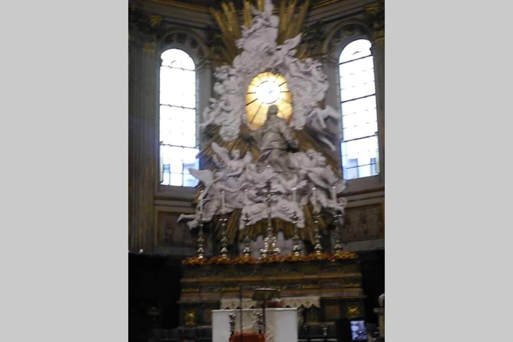 Napoli Centro Storico Un Passo Da San Gennaro Apartment Luaran gambar