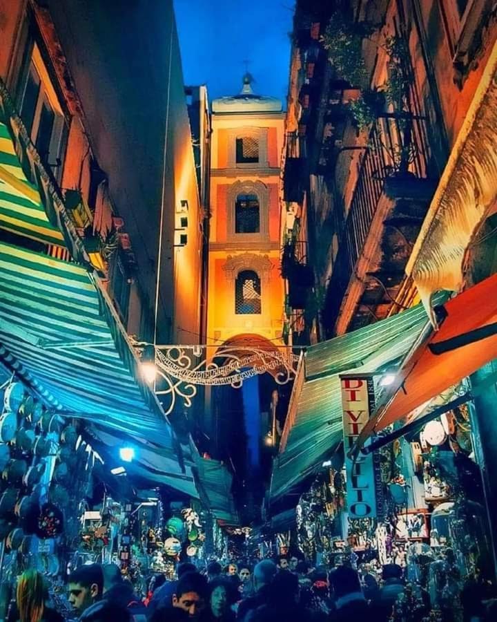 Napoli Centro Storico Un Passo Da San Gennaro Apartment Luaran gambar